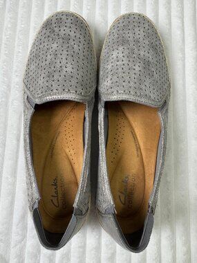 Clarks Women’s Slip On Shoes Leather Comfort Metallic Silver Size 10W Like New